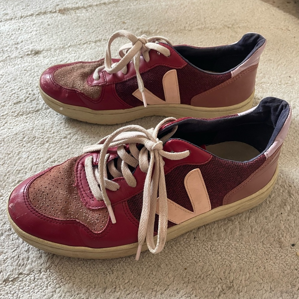 Veja Women's Red and Pink Sneakers